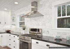 kitchen backsplash ideas for white cabinets black countertops